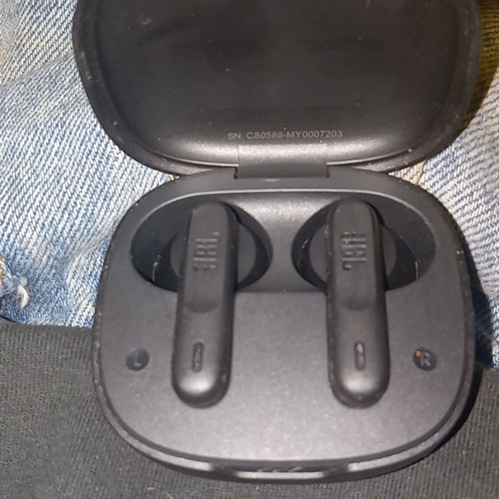 JBL Vibe Flex Bluetooth headphones